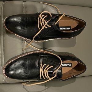 MENS NWT MADDEN DRESS SHOE SIZE 9.5.